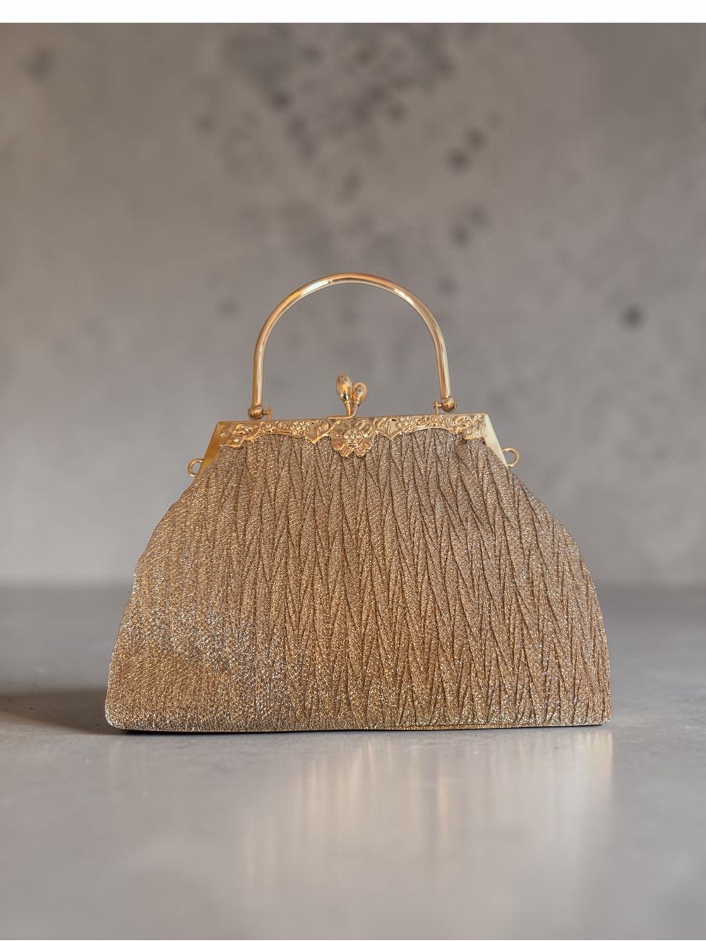 Vintage-Style Champagne Ornate Gold Frame Handbag w/Crossbody Gold-Tone Chain - Picture 3 of 11